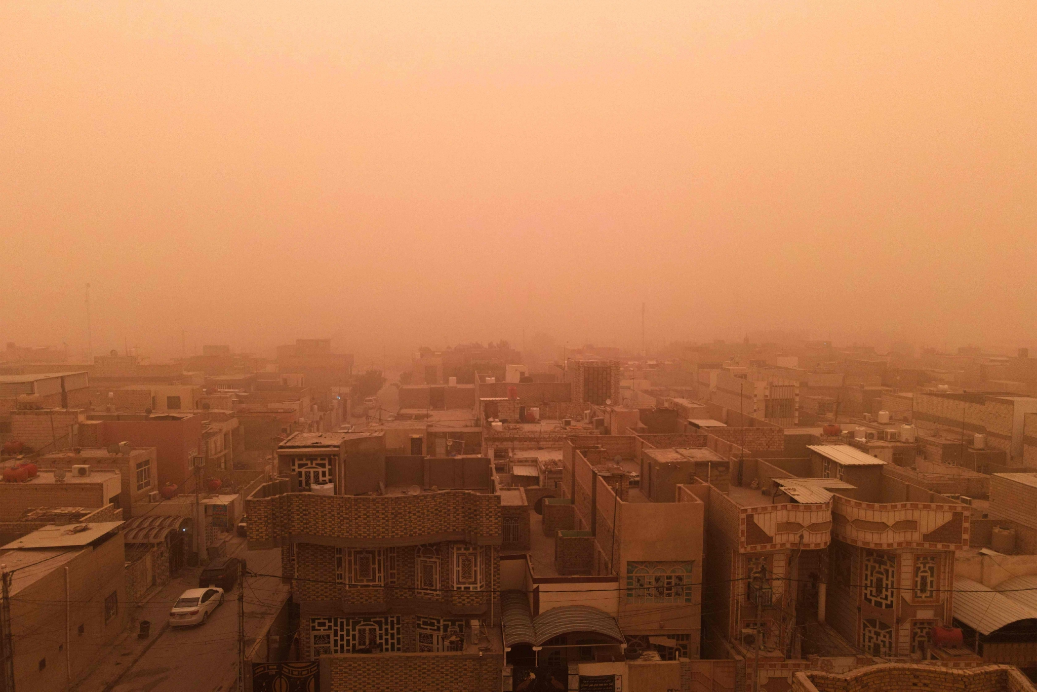 伊拉克遭遇沙尘暴黄沙漫天