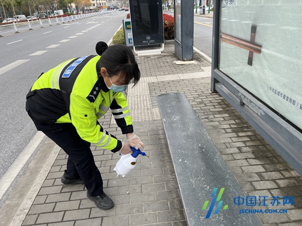 盐城交警“新青年”：在平凡的交管岗位奋力奔跑、绽放青春休闲区蓝鸢梦想 - Www.slyday.coM