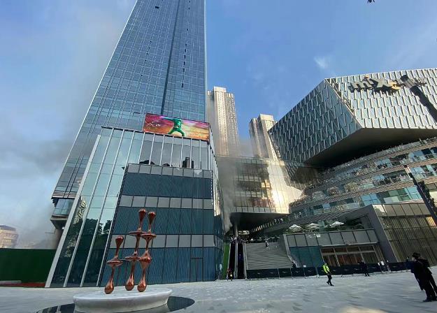 传武汉万象城失火，商场昨天刚开业休闲区蓝鸢梦想 - Www.slyday.coM