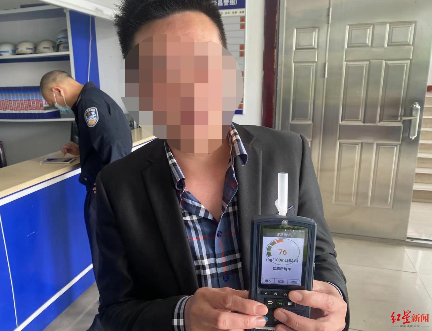 丈夫酒驾上高速路还在应急车道违停，妻子现场“顶包”被交警识破休闲区蓝鸢梦想 - Www.slyday.coM