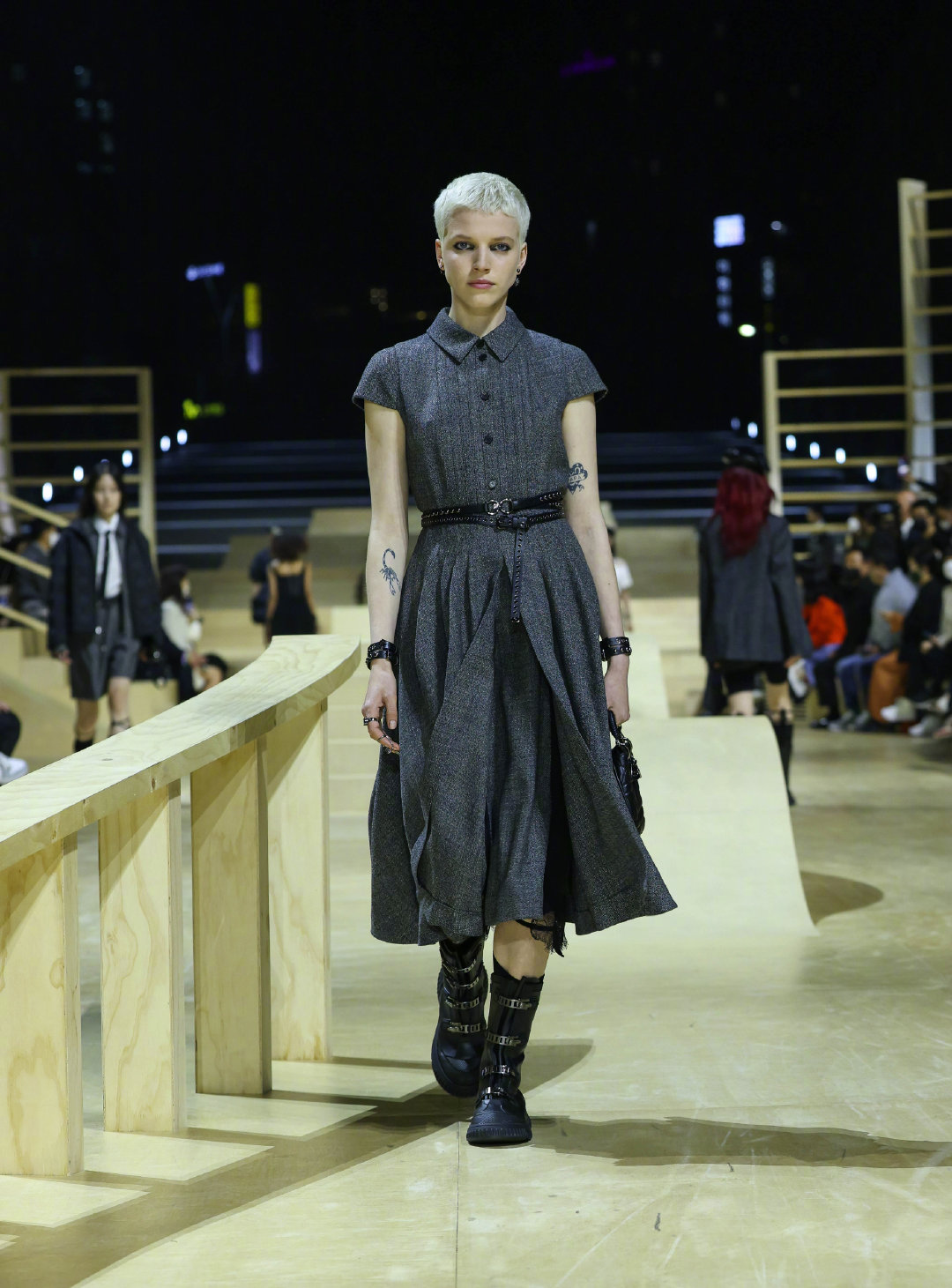 dior2022年秋季成衣系列是女装创意总监mariagrazia