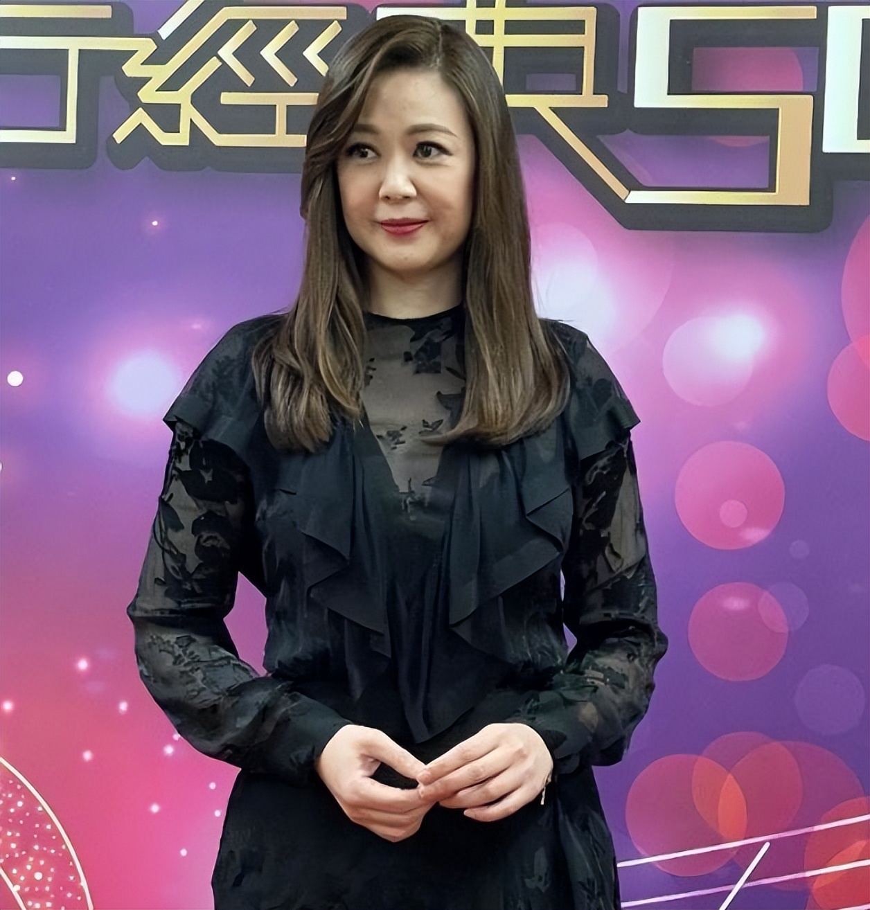 曾江离世第7天王馨平将到香港送别舅父参加舅父的追思会