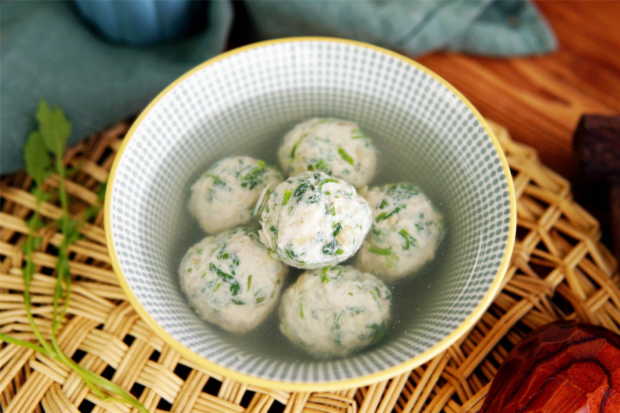美味的荠菜豆腐丸子汤