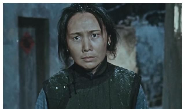 白杨在《祝福》中所呈现的含蓄诗意的表演,显然取得了完美的效果.