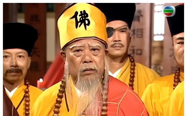 2001年的《倚天屠龙记》,他又扮演少林寺的空闻神僧.