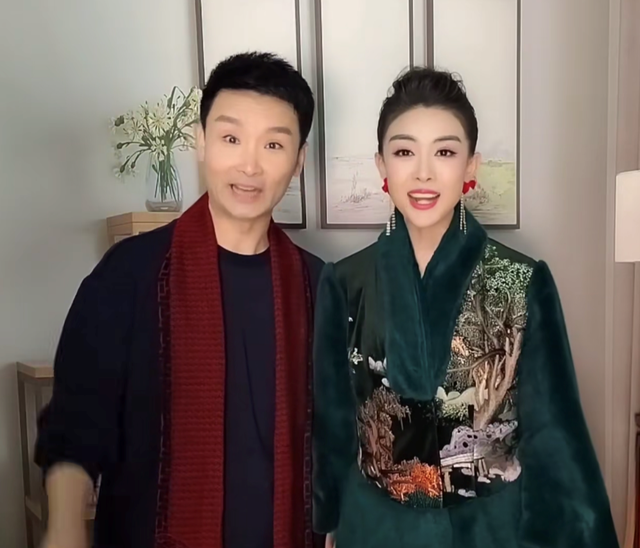 刘和刚与战扬婚后感情依旧不减,生下了一子一女凑成了一个"好",这样的