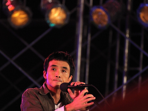 内地摇滚乐唯一的巅峰,张楚是如何一步步走下坡路的?