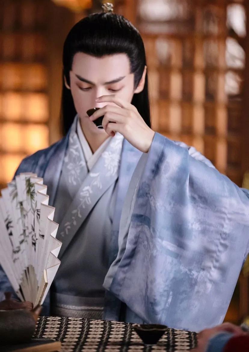 古装剧男主们请先去练练最重要的仪态问题吧