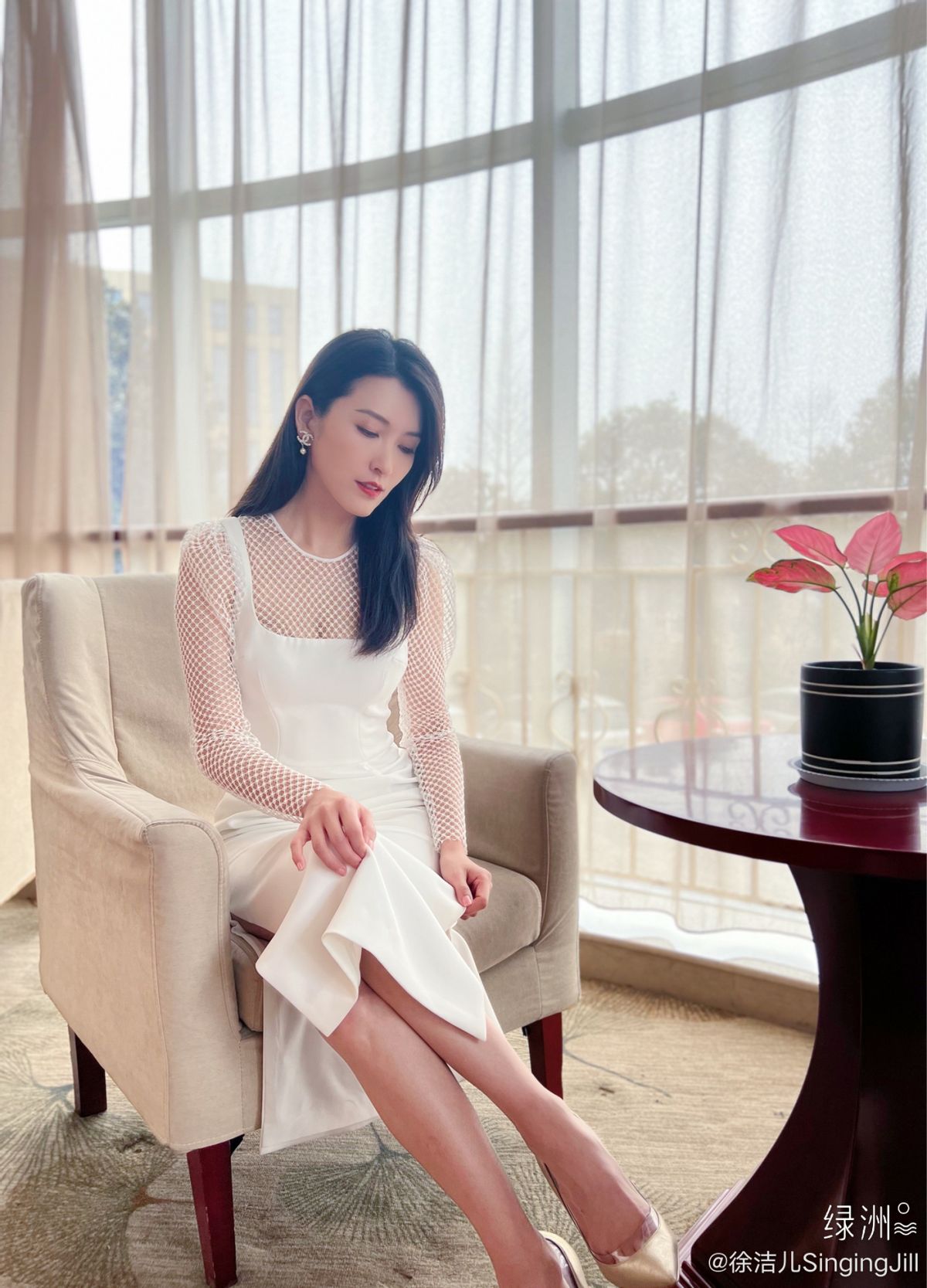 重生之门徐洁儿太飒43岁风韵犹存因海豚湾恋人被熟知