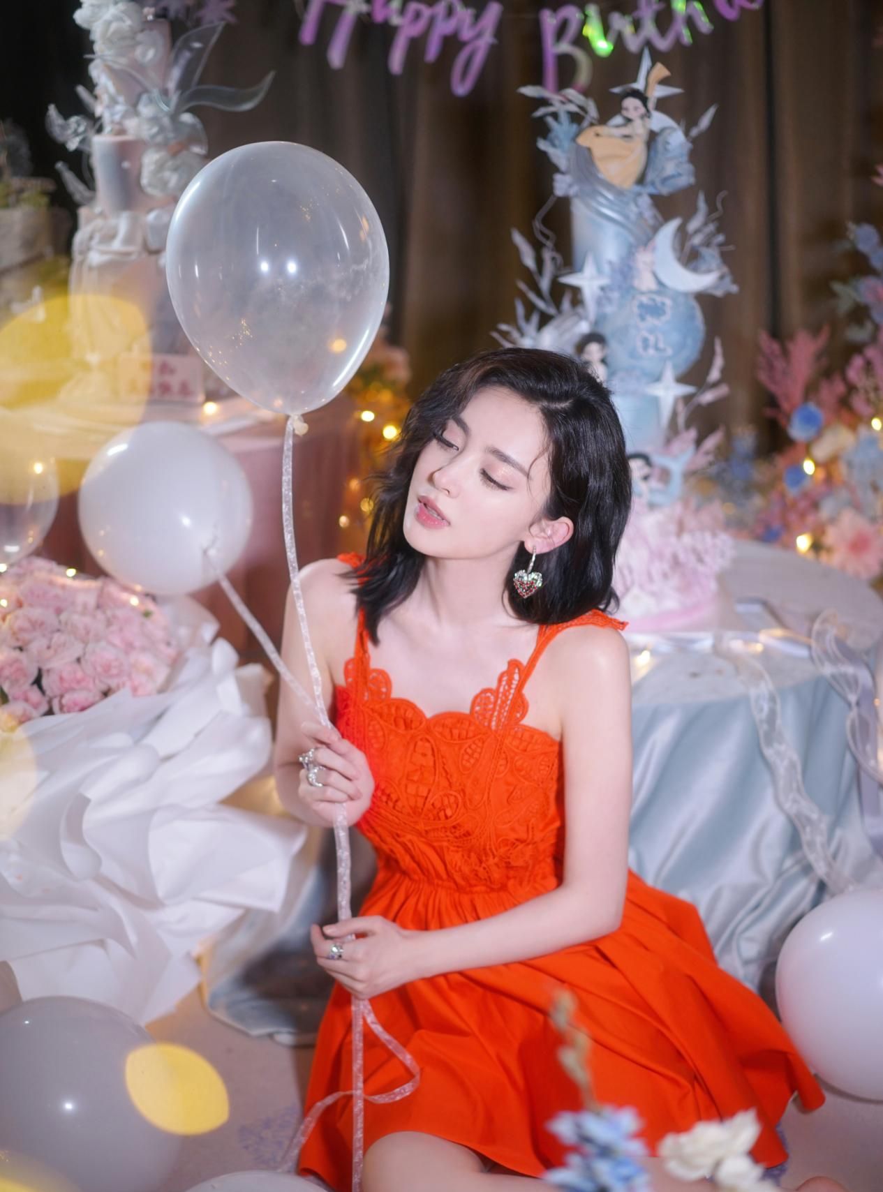 娜扎生日现场曝光30岁依旧如少女本人喜极而泣感觉像被求婚