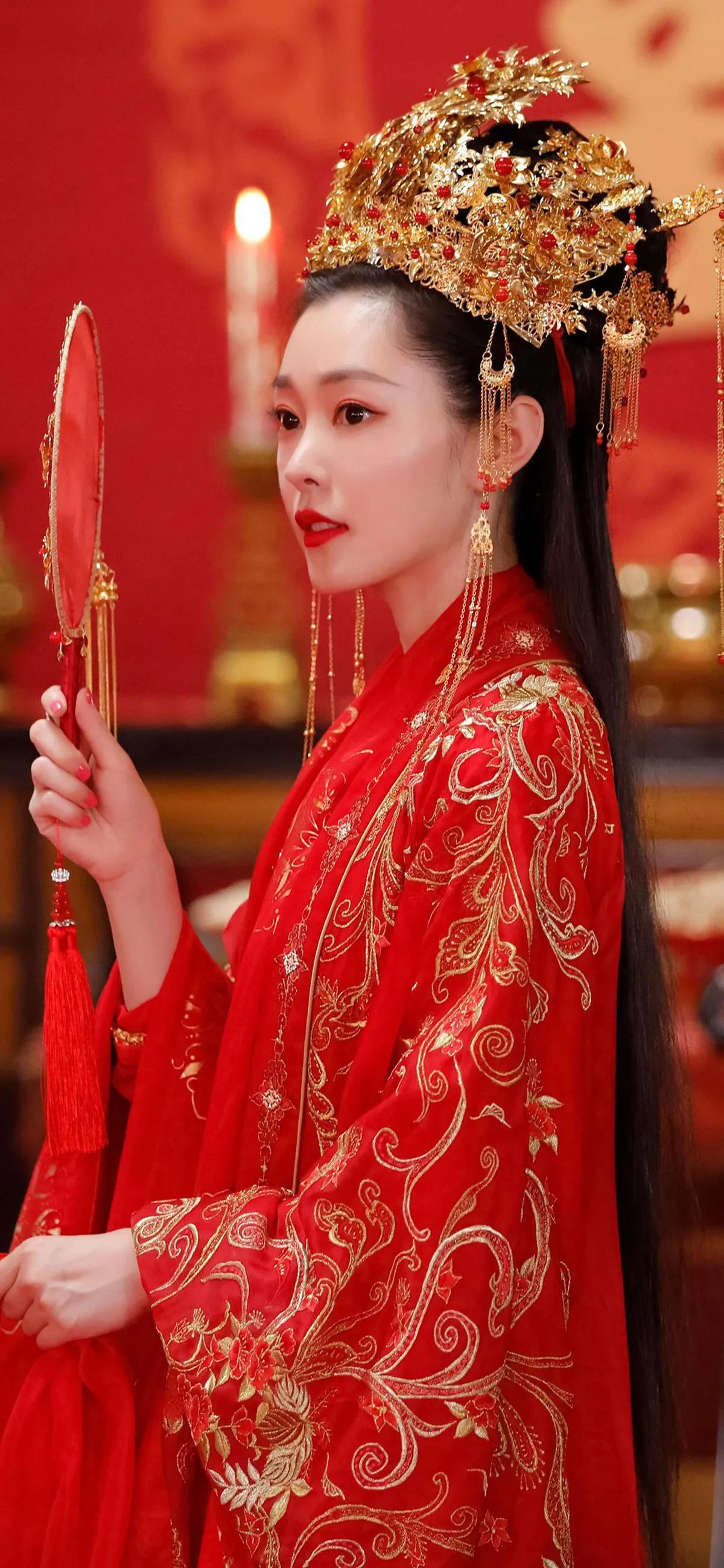 当红女星的古装红色结婚造型白鹿端庄宋轶温柔热巴妩媚