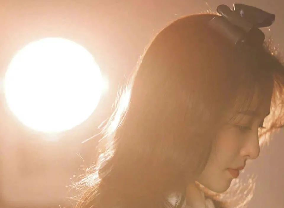 演员吴倩社交平台晒出近照告别四月状态十分不错