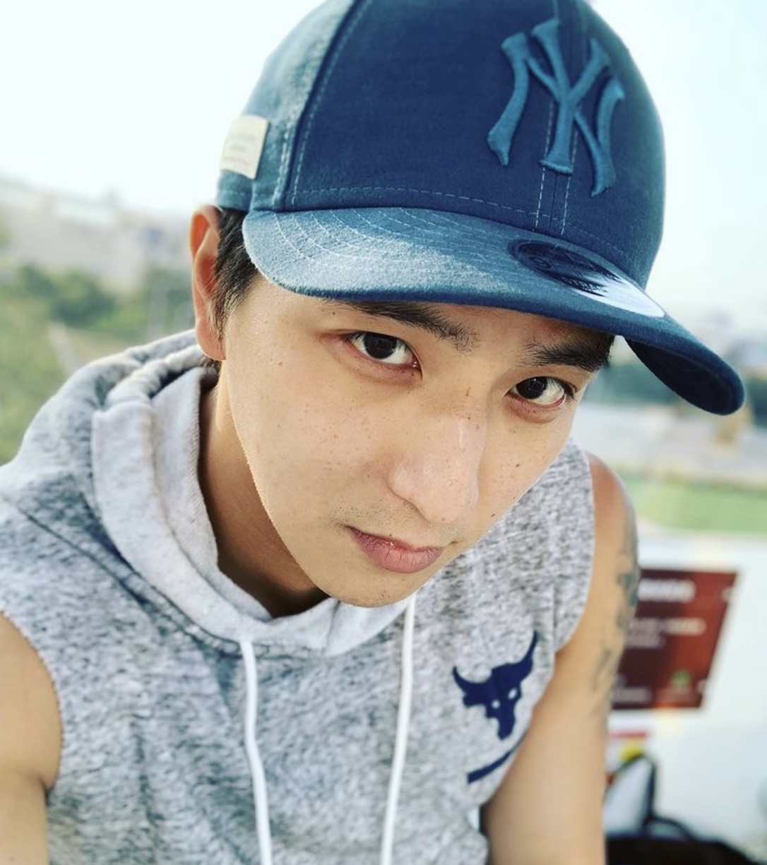 杨奇煜一岁长子确诊高烧不退不肯吃药次子才满月全家担心不已