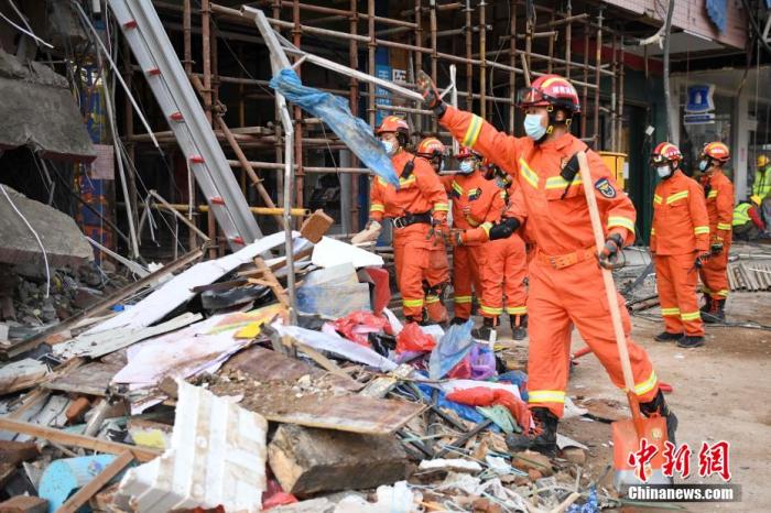 湖南长沙居民自建房倒塌事故已有2人遇难9人获救 房主等9人被批捕休闲区蓝鸢梦想 - Www.slyday.coM
