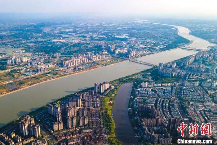 航拍"飞"常美的新眉山