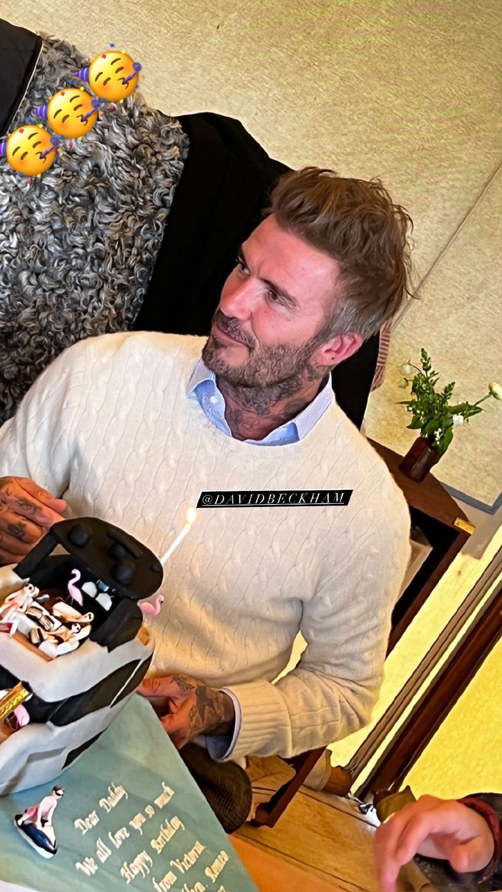 贝克汉姆生日家人齐晒照送祝福生日蛋糕造型好笑又温馨