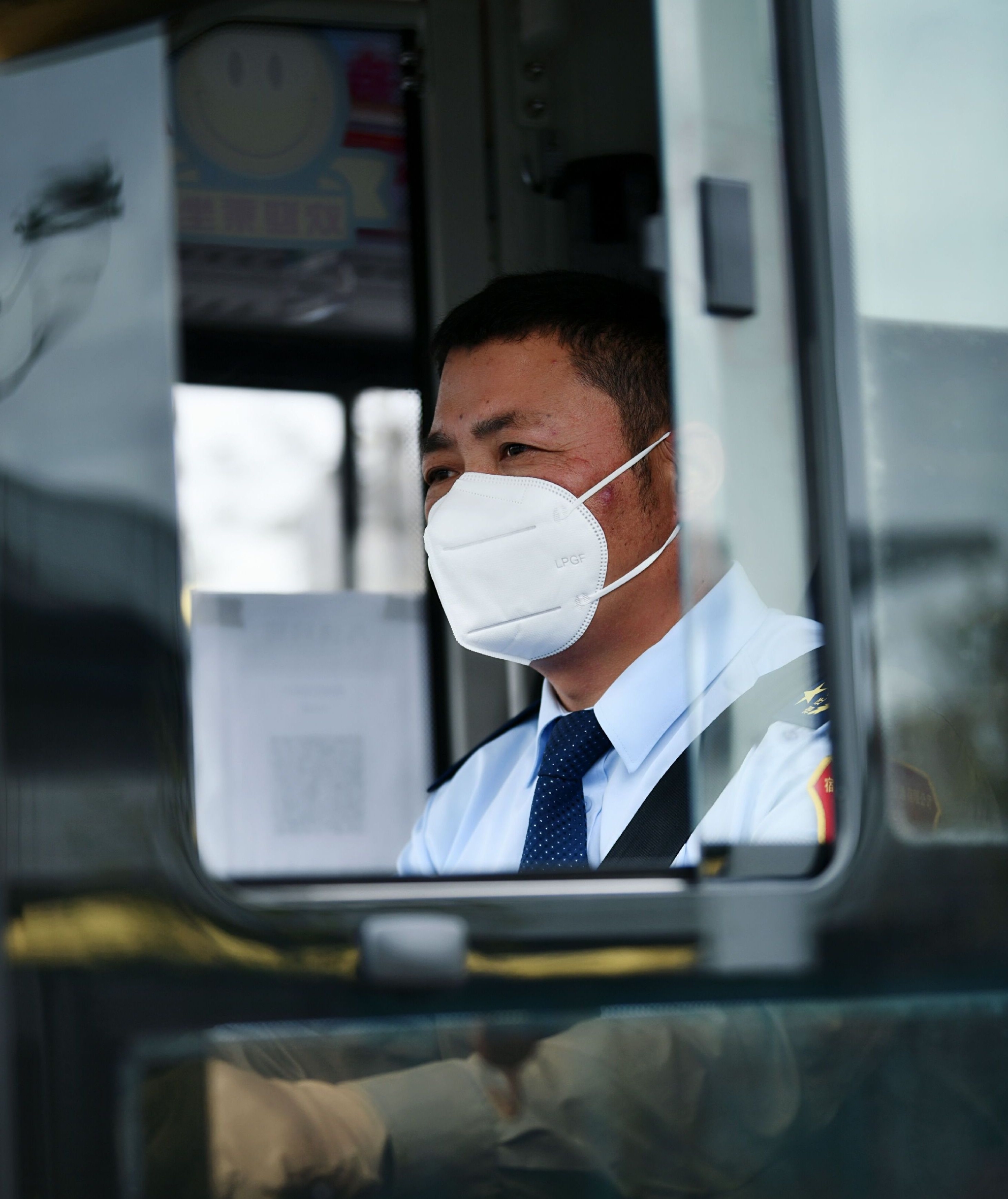 “建功新时代 礼赞劳动者”系列报道④吴杰:是公交车司机,也是志愿者|高铁|公交车司机_新浪新闻