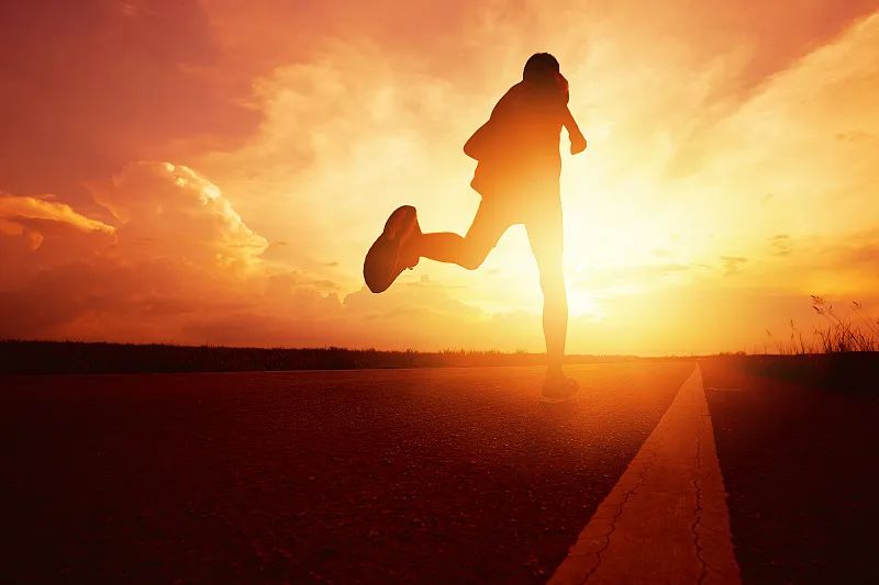 夜读| 致朝气蓬勃的那群人!__财经头条