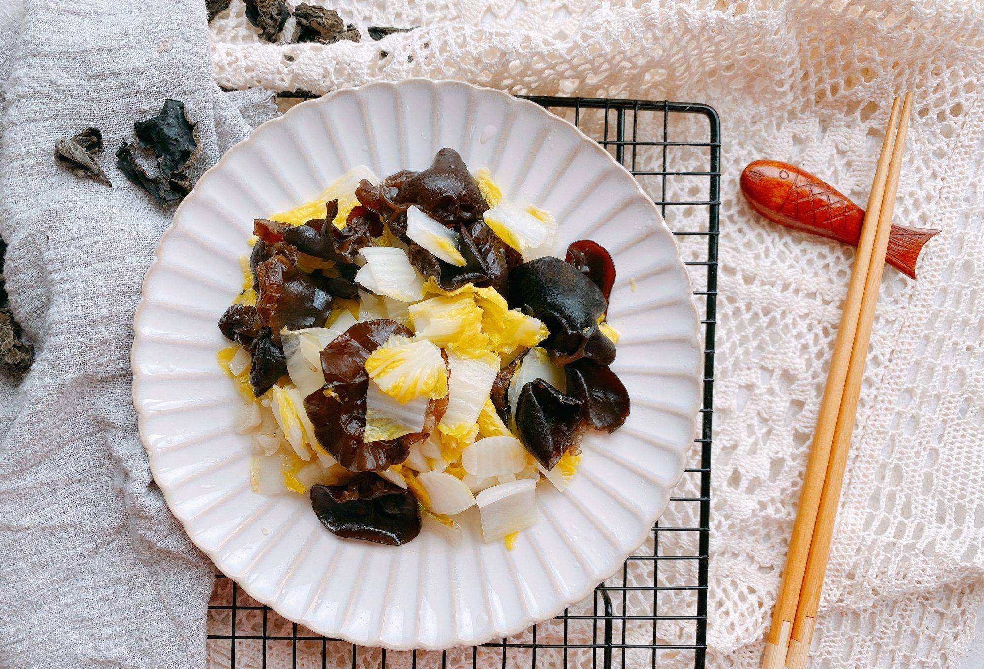 美味的娃娃菜炒木耳