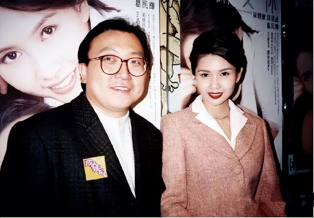 王晶过67岁生日秀恩爱结婚44年有俩闺女赞老婆容貌胜过晶女郎