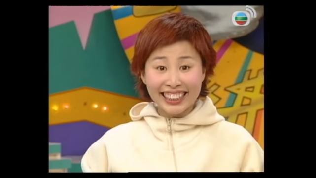 香港金牌丑角兰茜已经低调回巢 戴工作证经常出入tvb行政大楼