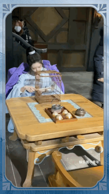 赵露思片场花絮逗鸟新爱好哈哈哈