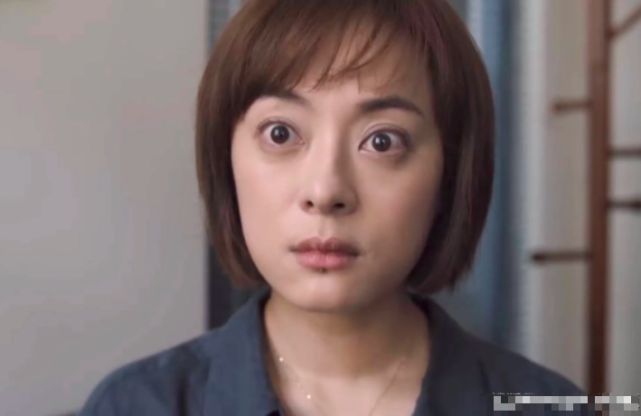 孙俪肯定生病了眼球外凸眼睑水肿每次现身都好憔悴