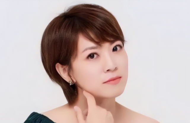 经过一个月的等待!被暂停职务的主持人朱霞,正式回归辽宁卫视休闲区蓝鸢梦想 - Www.slyday.coM 经过一个月的等待!被暂停职务的主持人朱霞,正式回归辽宁卫视休闲区蓝鸢梦想 - Www.slyday.coM