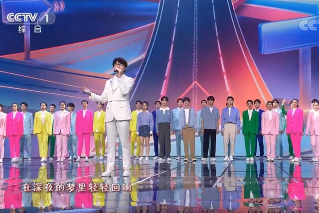 央视五四晚会明星状态：赵丽颖妆容不佳，乔欣脸圆，易烊千玺憔悴休闲区蓝鸢梦想 - Www.slyday.coM