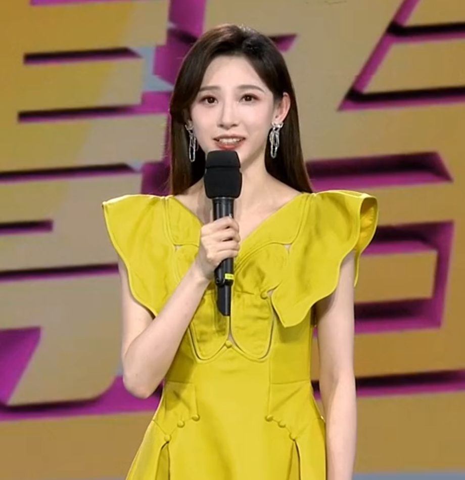 五四晚会成小花比美现场：赵丽颖回归最佳状态，关晓彤宋祖儿甜美休闲区蓝鸢梦想 - Www.slyday.coM