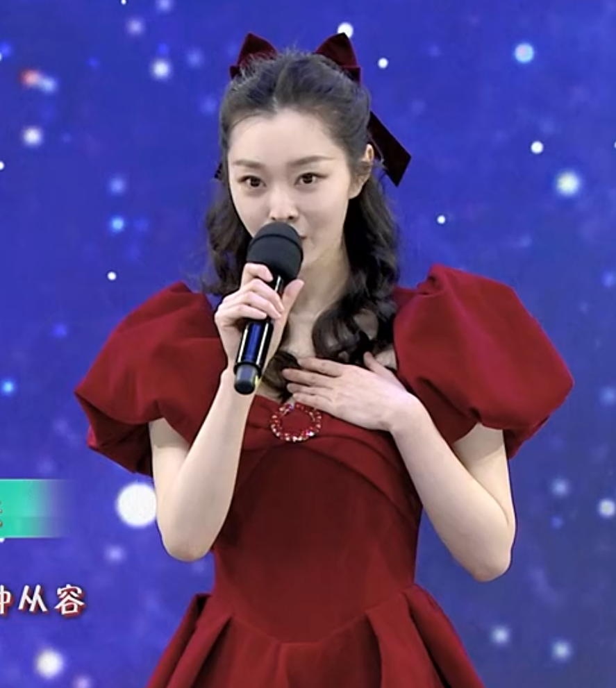 五四晚会成小花比美现场：赵丽颖回归最佳状态，关晓彤宋祖儿甜美休闲区蓝鸢梦想 - Www.slyday.coM