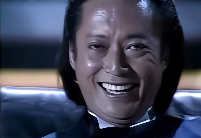 方刚庆74岁生日,戴大翡翠太富贵,拒绝儿孙到港台念书