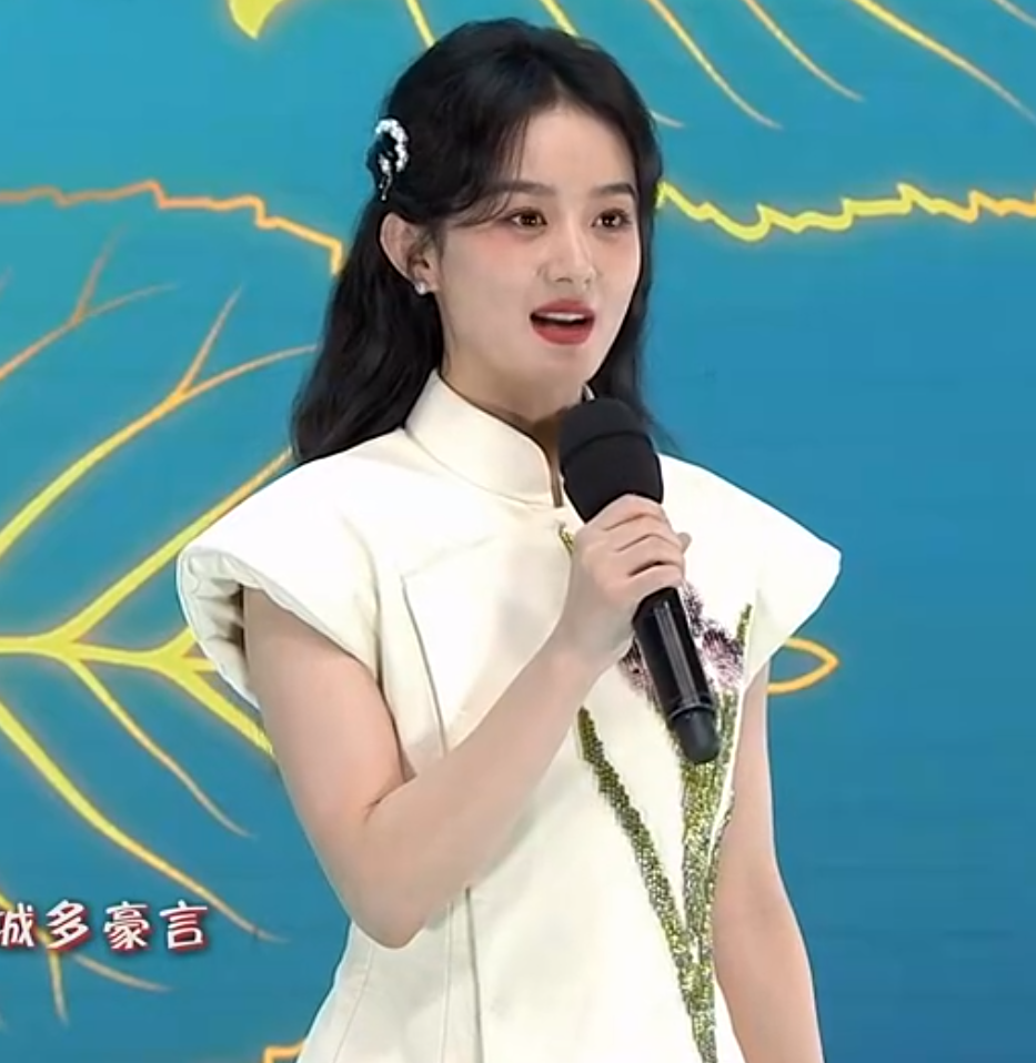 五四晚会成小花比美现场：赵丽颖回归最佳状态，关晓彤宋祖儿甜美休闲区蓝鸢梦想 - Www.slyday.coM