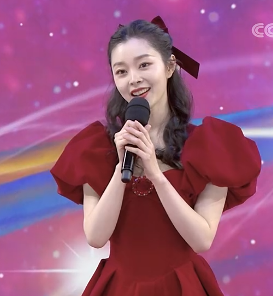 五四晚会成小花比美现场：赵丽颖回归最佳状态，关晓彤宋祖儿甜美休闲区蓝鸢梦想 - Www.slyday.coM