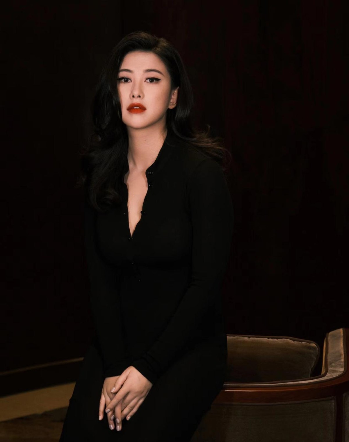 朱珠为了美真舍得破费用近万元的拖鞋配裤子看似简单却显高级