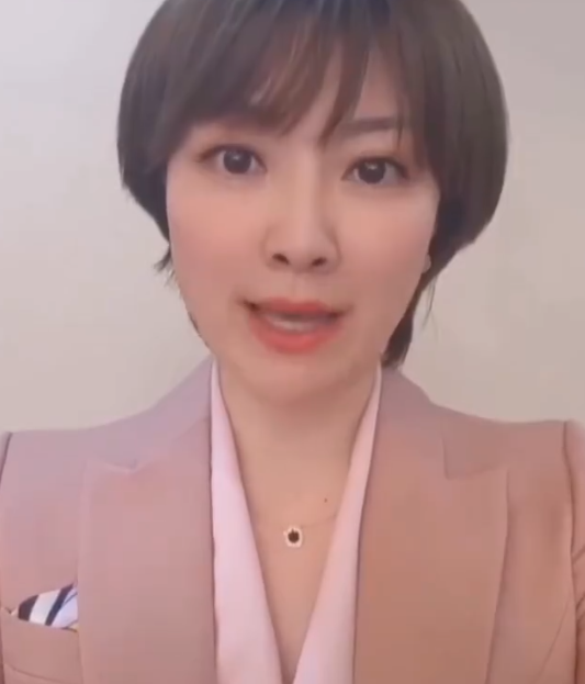 经过一个月的等待!被暂停职务的主持人朱霞,正式回归辽宁卫视休闲区蓝鸢梦想 - Www.slyday.coM 经过一个月的等待!被暂停职务的主持人朱霞,正式回归辽宁卫视休闲区蓝鸢梦想 - Www.slyday.coM