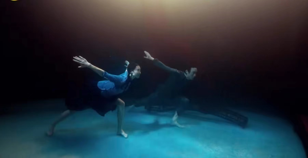 五四晚会成小花比美现场：赵丽颖回归最佳状态，关晓彤宋祖儿甜美休闲区蓝鸢梦想 - Www.slyday.coM