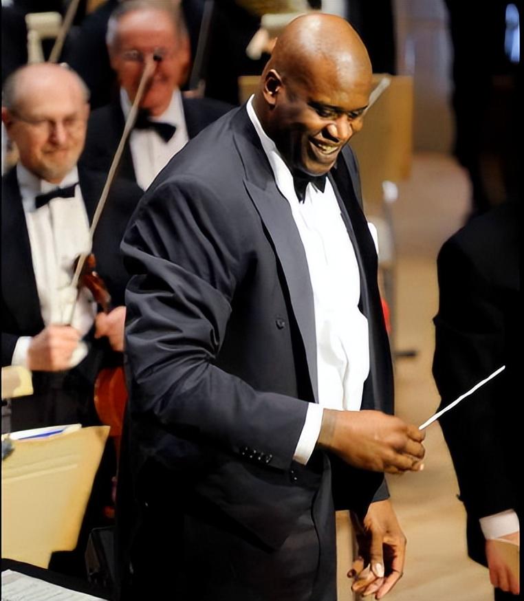 不是P图!生活常见的物品在奥尼尔手上瞬间缩小,吃鸡腿像用牙签休闲区蓝鸢梦想 - Www.slyday.coM 不是P图!生活常见的物品在奥尼尔手上瞬间缩小,吃鸡腿像用牙签休闲区蓝鸢梦想 - Www.slyday.coM