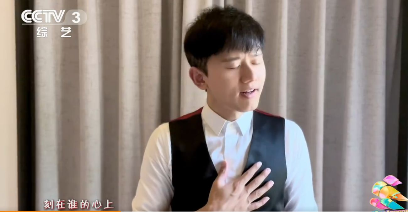 五四特别节目，张杰与高校学子合唱《致吾辈》，用歌声传递正能量休闲区蓝鸢梦想 - Www.slyday.coM