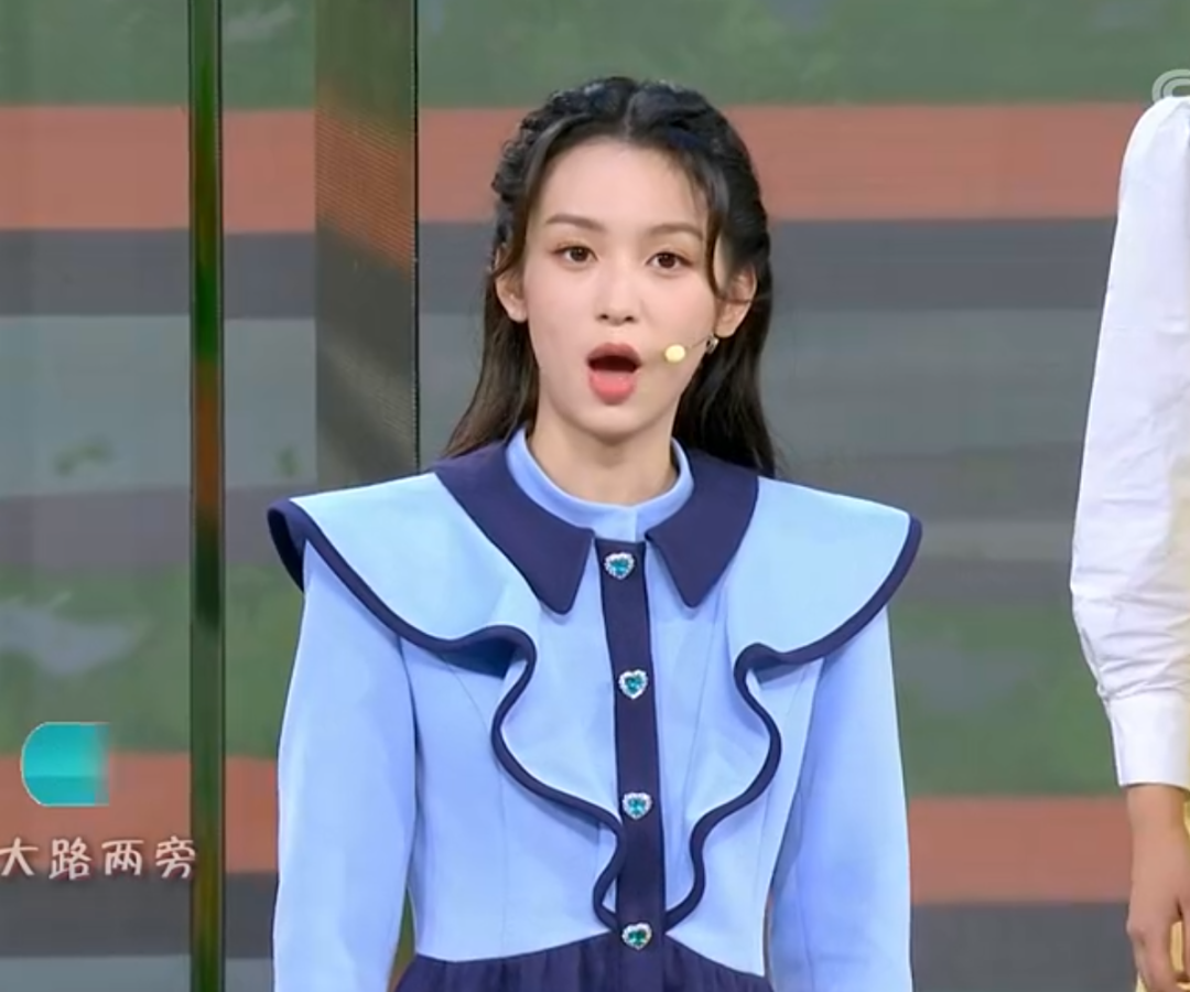 五四晚会成小花比美现场：赵丽颖回归最佳状态，关晓彤宋祖儿甜美休闲区蓝鸢梦想 - Www.slyday.coM