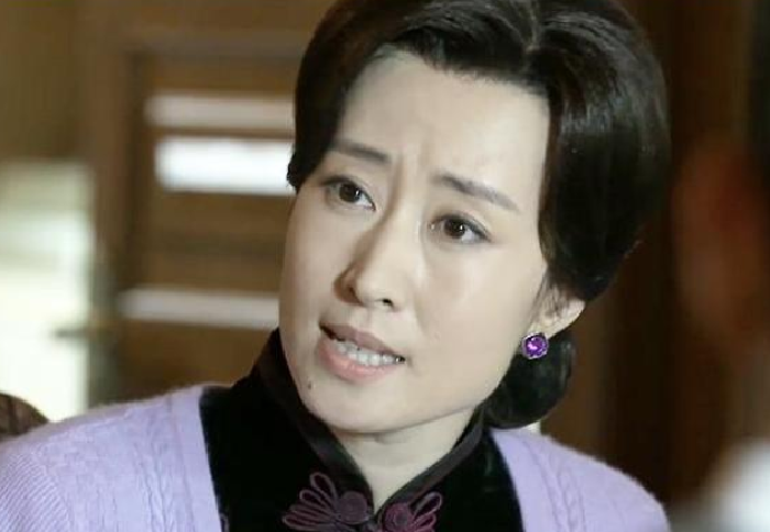 伪装者明镜大姐的死或许对她来说是一种解脱她太累了