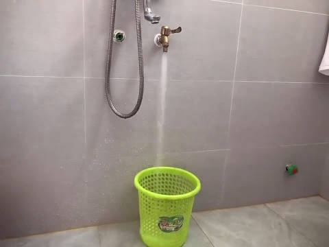 等这桶水装满我就谈恋爱.