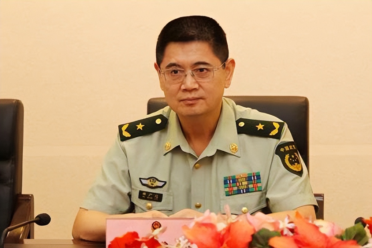 军事主官与政治主官谁的权利更大一些?政委在部队起什么作用?|八路军|雪村|师长|新兵|营长_新浪军事_新浪新闻