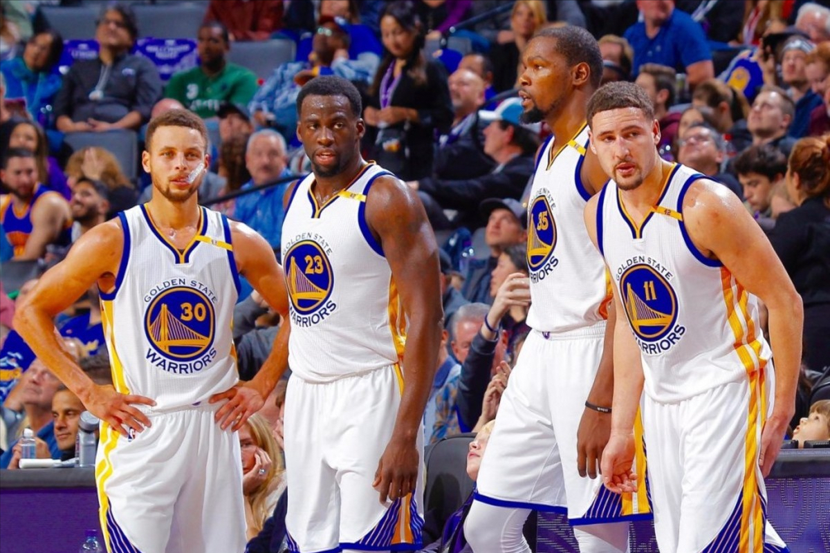 勇士三巨头金州勇士三巨头由德雷蒙德格林,克莱汤普森,斯蒂芬库里三人