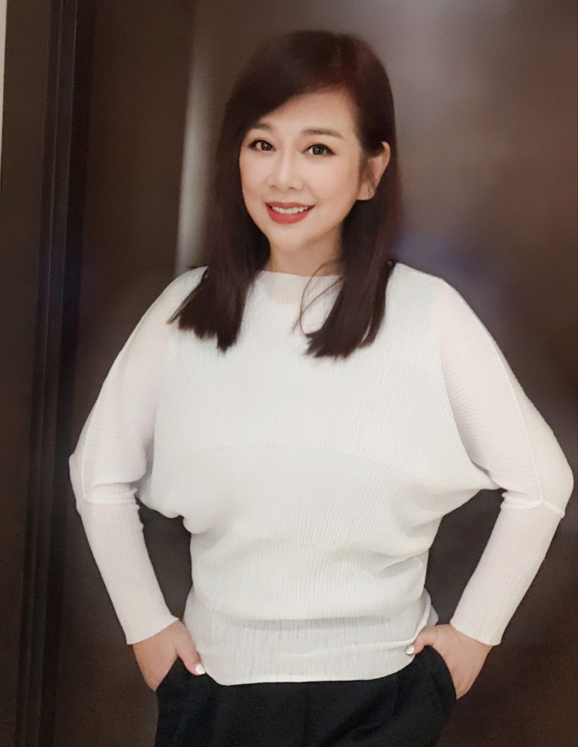 51岁陈松伶变身婚恋专家分享自己的姐弟恋经历