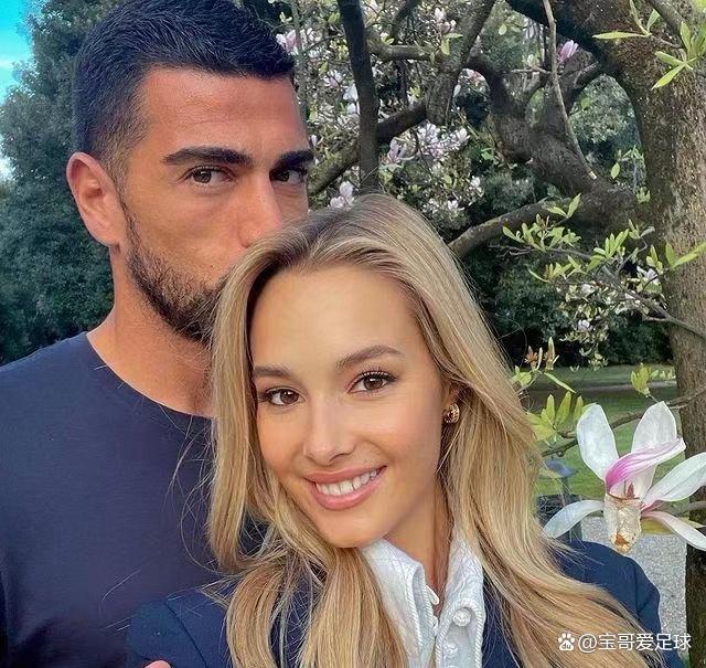 现役足坛著名的球星家庭榜首夫妇知名度超过梅西和c罗家