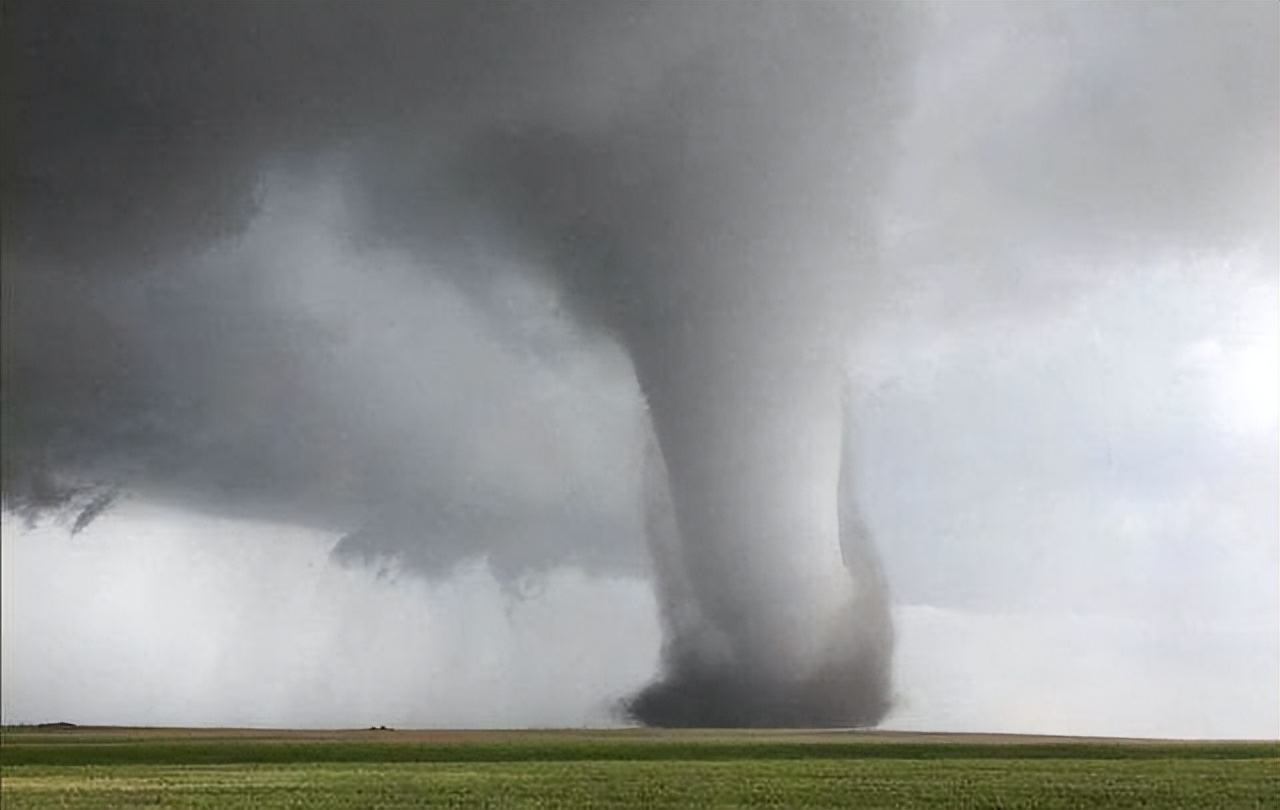 一天15场龙卷风最大风速超17级台风龙卷风为何会如此偏爱美国