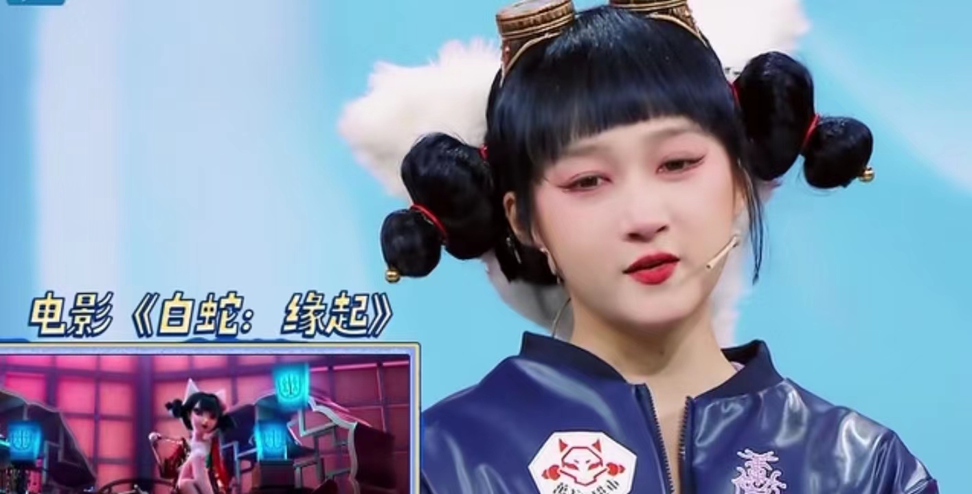 在本季的一期节目中,王牌家族的每个成员都拿出自己的丑照,以备惩罚之