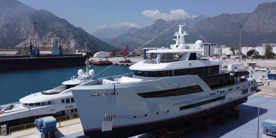 bering yachts 探险系列新旗舰44米heeus号下水|探险|游艇|新旗舰