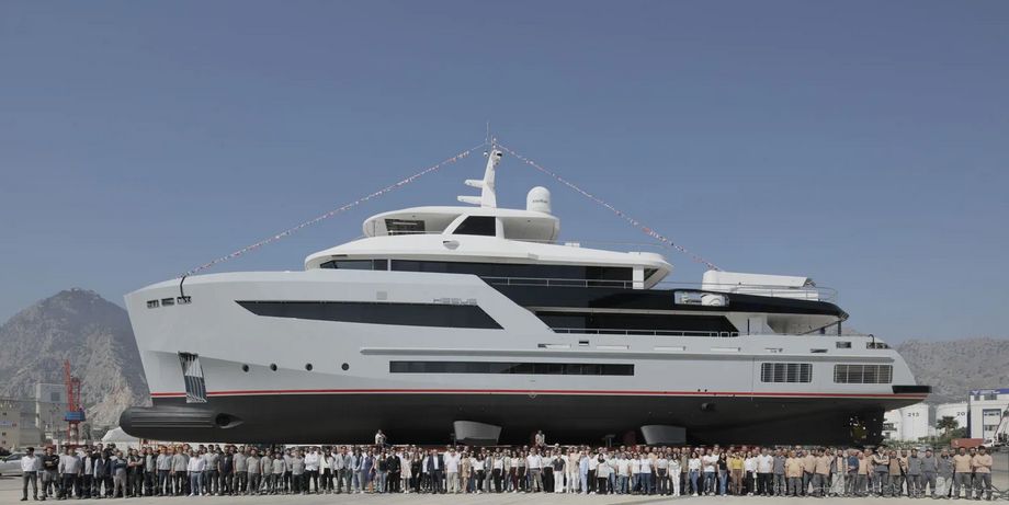 bering yachts 探险系列新旗舰44米heeus号下水|探险|游艇|新旗舰